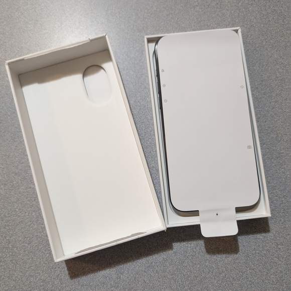 Apple iPhone 16 Plus With Case. - Picture 4 of 5